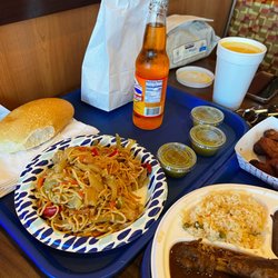 Guatemalteca Bakery & Restaurant - Chow mein con una Mila champan