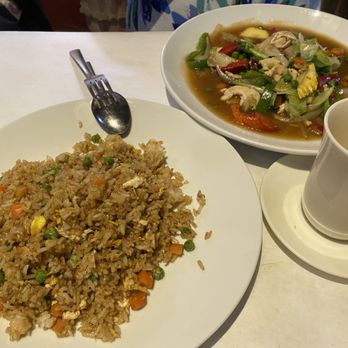 Railroad Thai Restaurant - Cashew Chicken and Vegetable Fried Rice - Thai Near Me - Montgomery, Alabama Railroad Thai Restaurant - Cashew Chicken and Vegetable Fried Rice - Thai Near Me - Montgomery, Alabama