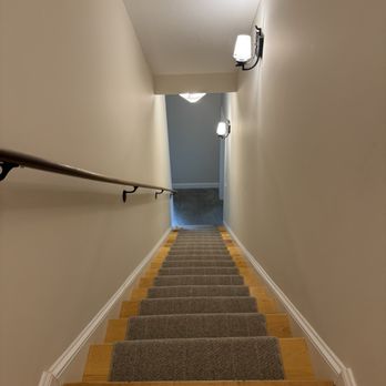 Leicester Flooring - Wool carpeting staircase 2. - Carpeting Near Me - Asheville, North Carolina Leicester Flooring - Wool carpeting staircase 2. - Carpeting Near Me - Asheville, North Carolina