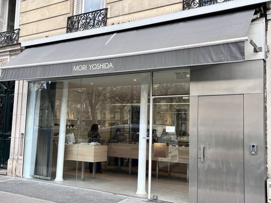 Mori Yoshida by null