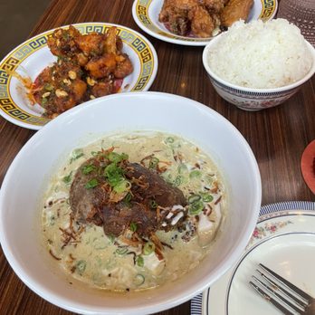 Eem - Sweet and Sour Fried Chicken Hot fried cauliflower Green Curry with crispy pulled pork - Cocktail Bars Near Me - Portland, Oregon Eem - Sweet and Sour Fried Chicken Hot fried cauliflower Green Curry with crispy pulled pork - Cocktail Bars Near Me - Portland, Oregon