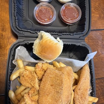 Anna's Fish Market - Lunch Special: 3 fish, shrimp, and bread. - Seafood Markets Near Me - Carson, California