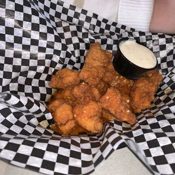 Sharky's Cafe - Buffalo Garlic Boneless Wings. Very good. - American Near Me - Latrobe, Pennsylvania