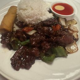 Hunan Beef Dinner Combo Plate