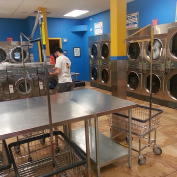 Midtown Wash - Folding tables - Laundromat Near Me - Atlanta, Georgia