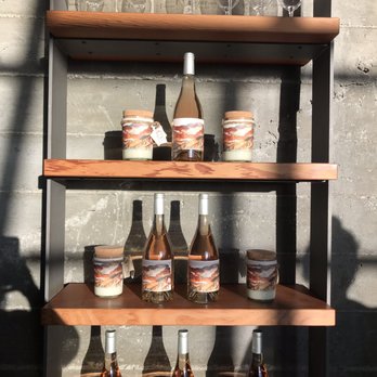 Foley Sonoma Winery - Beautiful displays - Wine Tours Near Me - Geyserville, California Foley Sonoma Winery - Beautiful displays - Wine Tours Near Me - Geyserville, California
