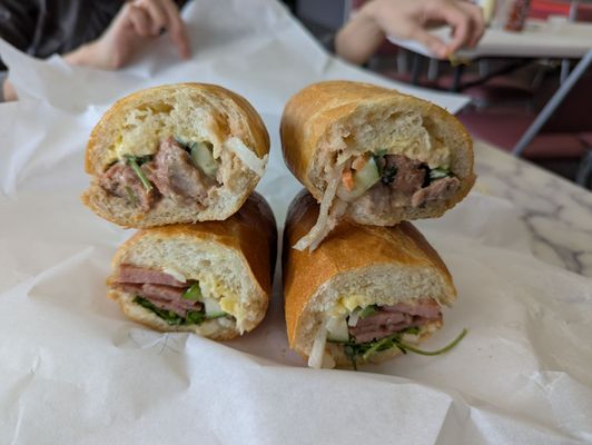 Bánh Mì Ông Mười by null