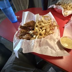 Buffalo's - Wing lunch