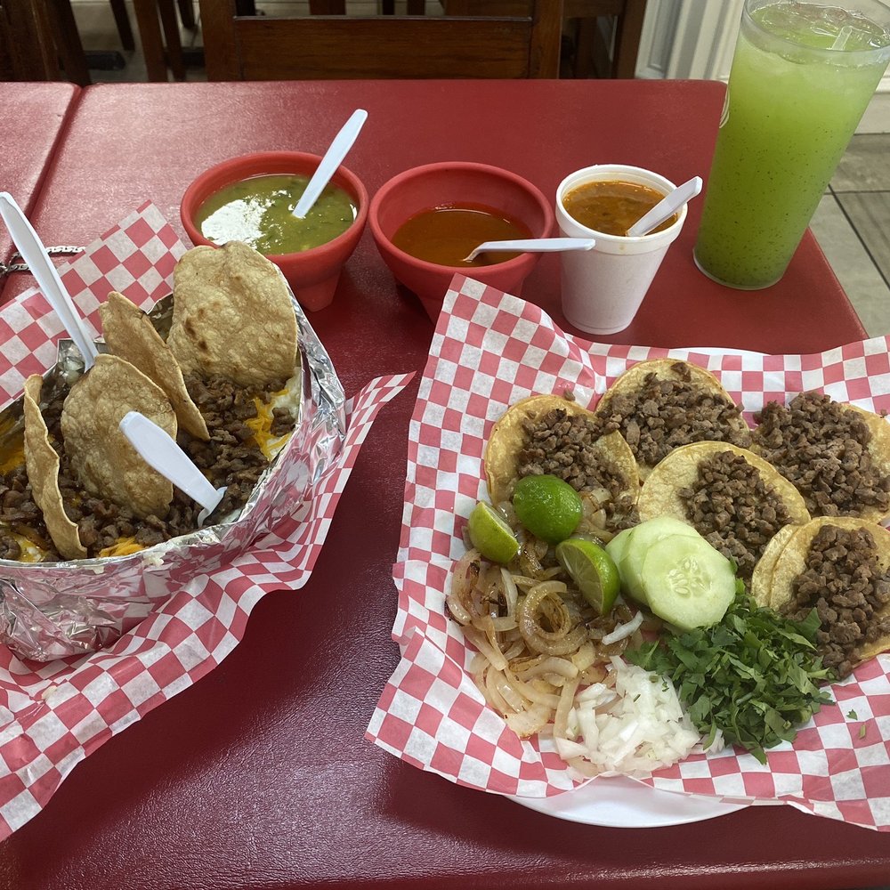 Tacos de carne asada. Papa horneada. Tacos de carne asada. Papa horneada.