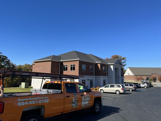 Beemer KangaRoof Logo