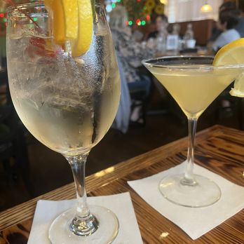 Garibaldi Trattoria - White sangria and lemmoncello martini - Pizza Near Me - Fuquay Varina, North Carolina