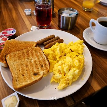 DoubleTree by Hilton Hotel Raleigh - Cary - Breakfast buffet items freshly made. - Hotels Near Me - Cary, North Carolina