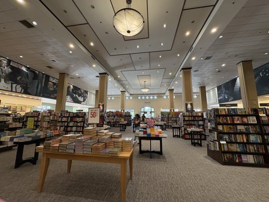 Barnes & Noble by null
