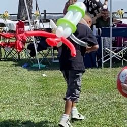 Twist N Shout Balloons - Picture of a Jet Pack!