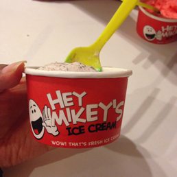 Amazing ice cream with color changing spoon Amazing ice cream with color changing spoon