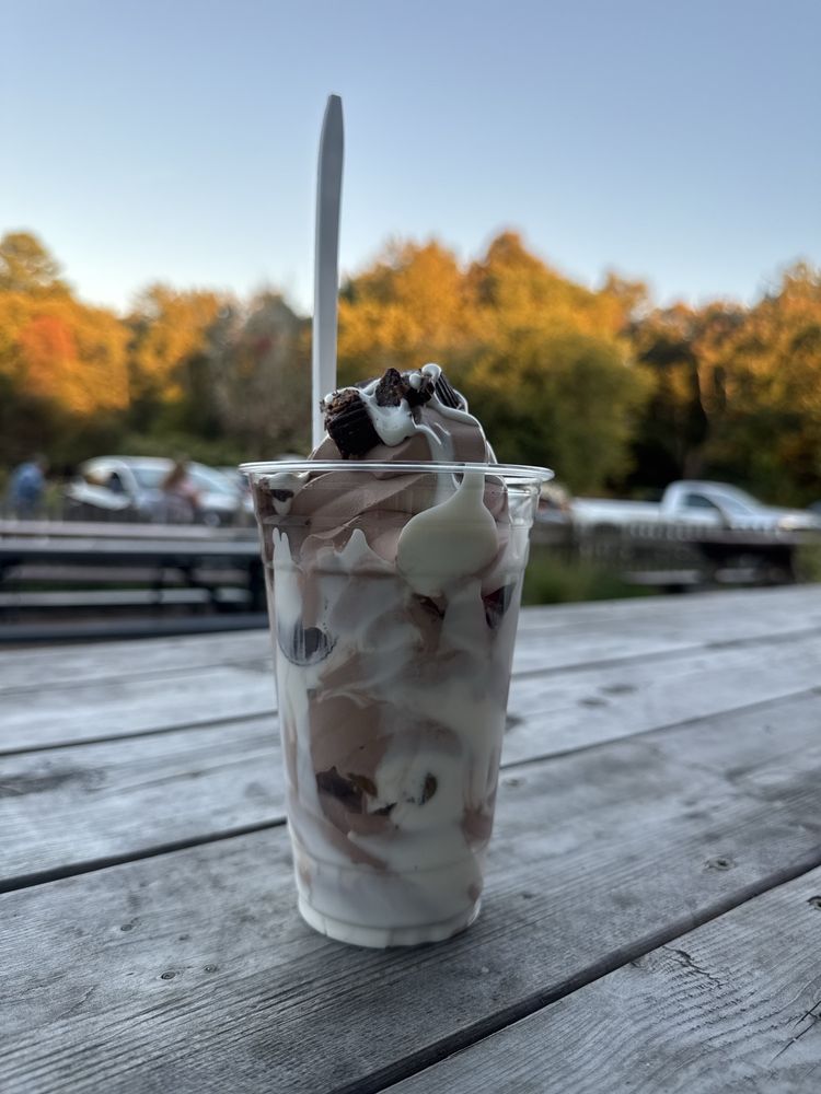 Buck's Soft Serve Logo