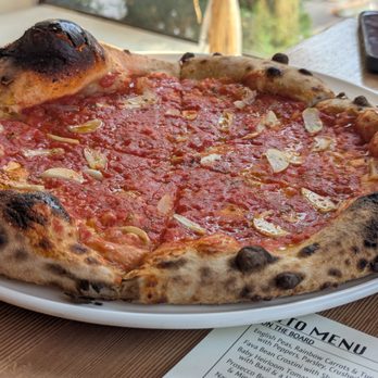 Etto - Marinara Pizza (aka plain tomato pie). Great pizza that doesn't leave you feeling bloated. - Bars Near Me - Washington, DC, District of Columbia Etto - Marinara Pizza (aka plain tomato pie). Great pizza that doesn't leave you feeling bloated. - Bars Near Me - Washington, DC, District of Columbia