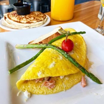 Basico Bistro Cafe - Smoked Salmon Omelette - American Near Me - El Paso, Texas