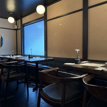 Waikiki Shokudo - Seating area was spacious and clean. - Izakaya Near Me - Honolulu, Hawaii