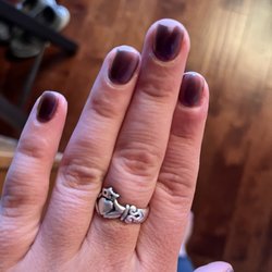 Le Nail Salon - Chipped nails.