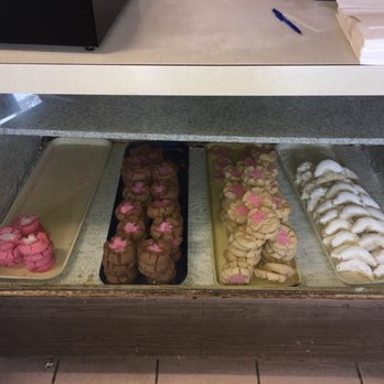 La Popular Bakery - a variety of pastries in a display case - Bakeries Near Me - Pearsall, Texas La Popular Bakery - a variety of pastries in a display case - Bakeries Near Me - Pearsall, Texas