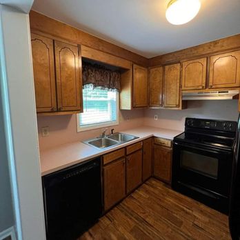 The Tile Dad - Kitchen before - Flooring Near Me