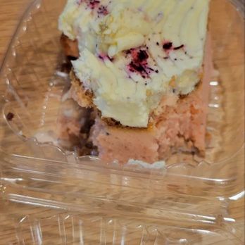 Qamaria Coffee - Rose tres leches cake and date latte - Coffee & Tea Near Me - Greenfield, Wisconsin