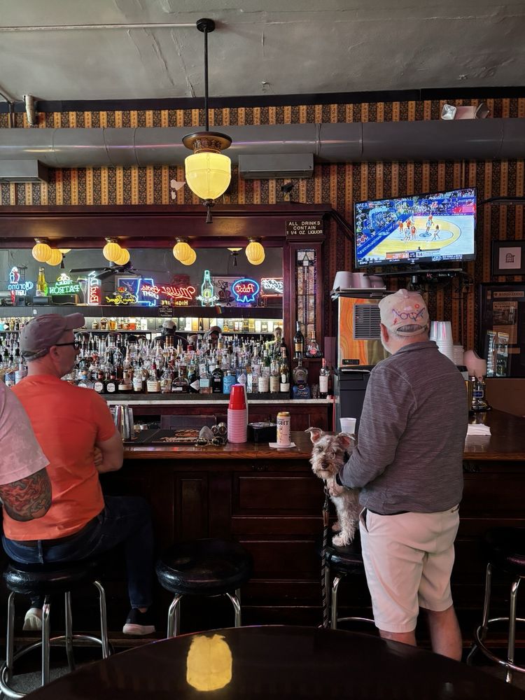 Lou's Pub & Package Store