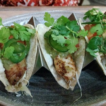 Moku Kitchen - Fish tacos - Cocktail Bars Near Me - Honolulu, Hawaii