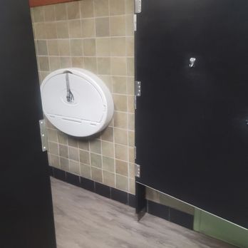 Colin's Seafood and Grill - Restroom- females - Cajun/Creole Near Me - Baltimore, Maryland