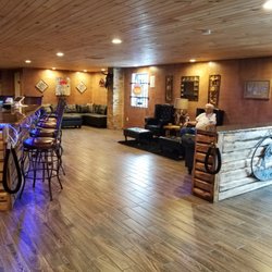 Lakeside Liquor & Lounge - Lounge Area