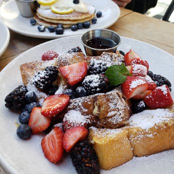 Caffe Central - Berry brioche French toast - Coffee & Tea Near Me - Burlingame, California