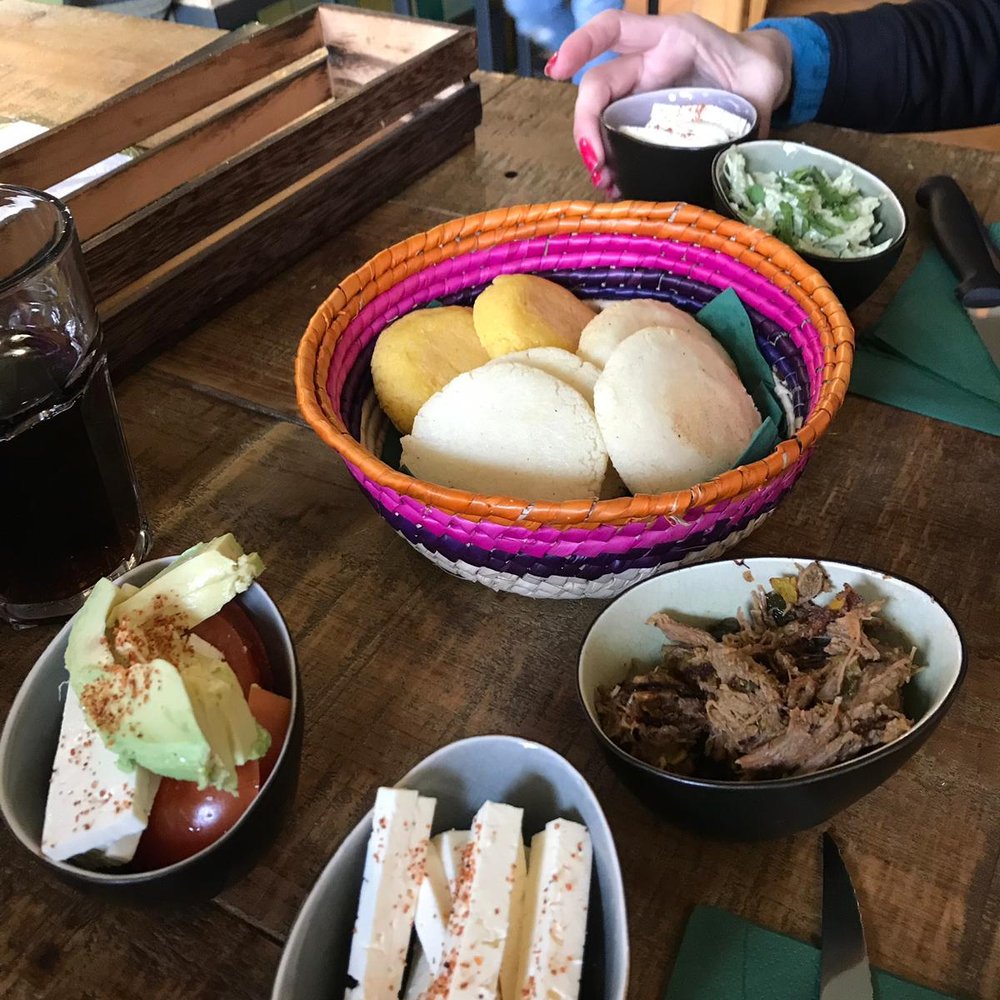 Na' Guará - Carne Mechada, White Cheese, Veggie and Reina Pepiada with unlimited arepas. - Latin American Near Me - Gent, VOV