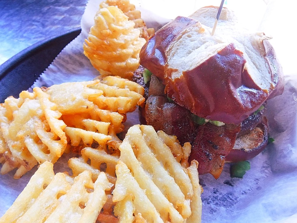 PONEMAH LAKESIDE LODGE Updated September 2024 31 Photos & 51