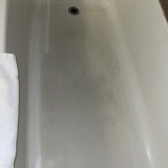 Days Inn by Wyndham Brawley - Dirty shower - Hotels Near Me - Brawley, California