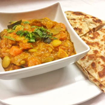 Restaurant Jolee - Vegetarian Korma with Roti - Indian Near Me - Montreal, Quebec Restaurant Jolee - Vegetarian Korma with Roti - Indian Near Me - Montreal, Quebec