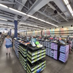 SKECHERS Warehouse Outlet