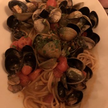 Aroma Osteria - Spaghetti alle Vongole Macchiate - Italian Near Me - Wappingers Falls, New York Aroma Osteria - Spaghetti alle Vongole Macchiate - Italian Near Me - Wappingers Falls, New York