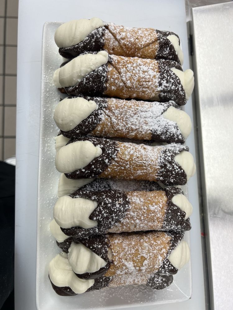 Lazzini’s Market - Photo 2