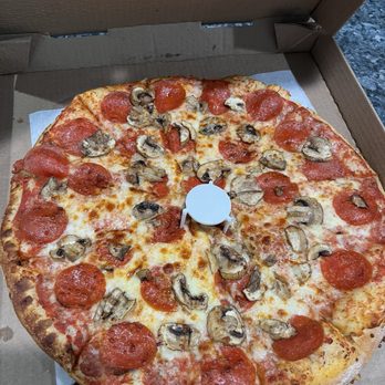 Georgio's Pizzeria - Pepperoni & mushroom Pizza - Pizza Near Me - Torrance, California Georgio's Pizzeria - Pepperoni & mushroom Pizza - Pizza Near Me - Torrance, California