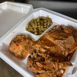 Chilli Black Grub Shop - Smothered pork chops plate