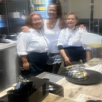 Escape Lounges - Sorry it blurred but had to run to our flight. Britney, Helen and Maria - Airport Lounges Near Me - Oakland, California