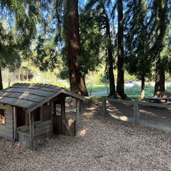 Little People’s Park - Cute little play cabin
