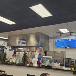 Yianni's Gyros - Counter