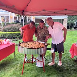 Shore Paella - Guests admiring the finished perfect Paella!