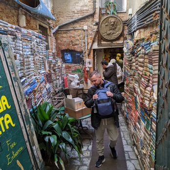 Libreria Acqua Alta - 03/05/24 - Bookstores Near Me - Venezia, VE Libreria Acqua Alta - 03/05/24 - Bookstores Near Me - Venezia, VE