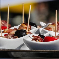 Overboard Charters - We are pleased to provide you and your guests with a fine selection of delicious, exquisite meals perfect for cruising on Lake Texoma.