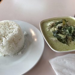 The Spice House Restaurant - Green curry with pork lunch special