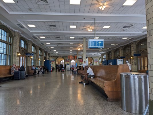 Penn Station-Baltimore by null
