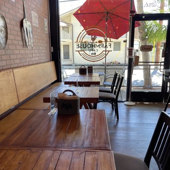 Farmhouse Cafe - Inside - Breakfast & Brunch Near Me - Honolulu, Hawaii